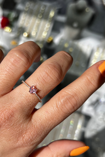 Pembe Kalp Taşlı Altın Yüzük Modeli